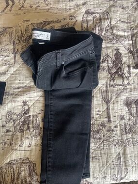 Abercrombie & Fitch Black Skinny Jeans - Women's